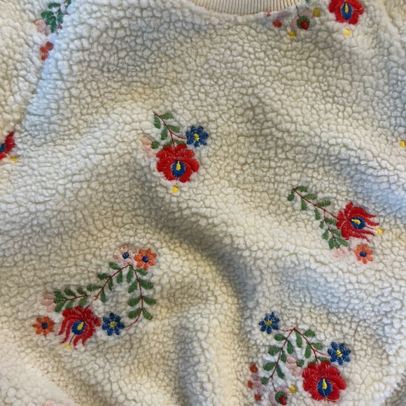 Urban Outfitters, Woman’s Fleece Crop Sweater, with Flower Decals, Size S/P‎ - Picture 3 of 3